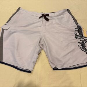 Hooks & Tackle Men's Gray Swim Shorts in like new condition. 
Size 40 
Long 22.5